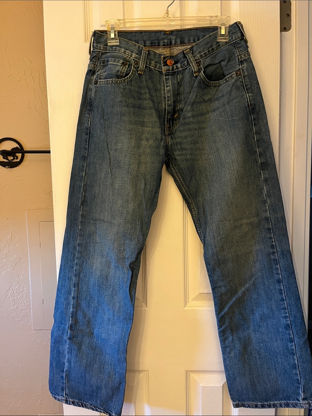 LEVI’S 569 Straight-Leg Men's Denim Jeans in Medium Blue
Size 29X30